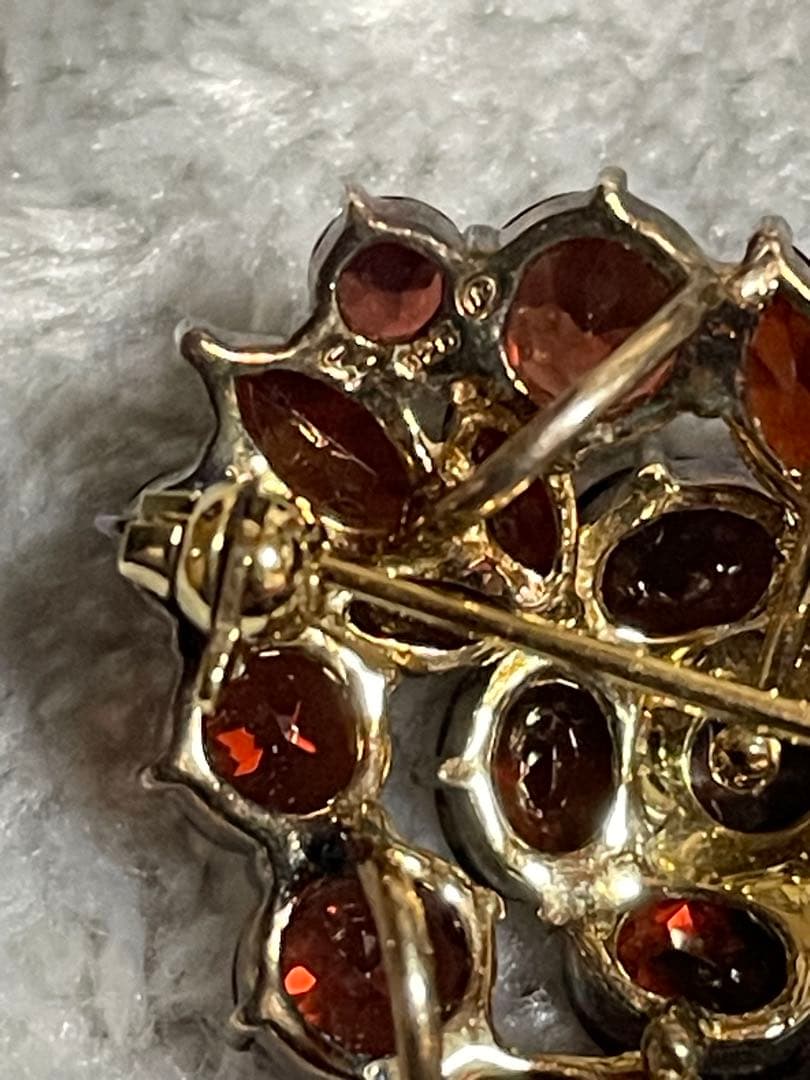 碌山　ガーネットブローチ・ペンダント