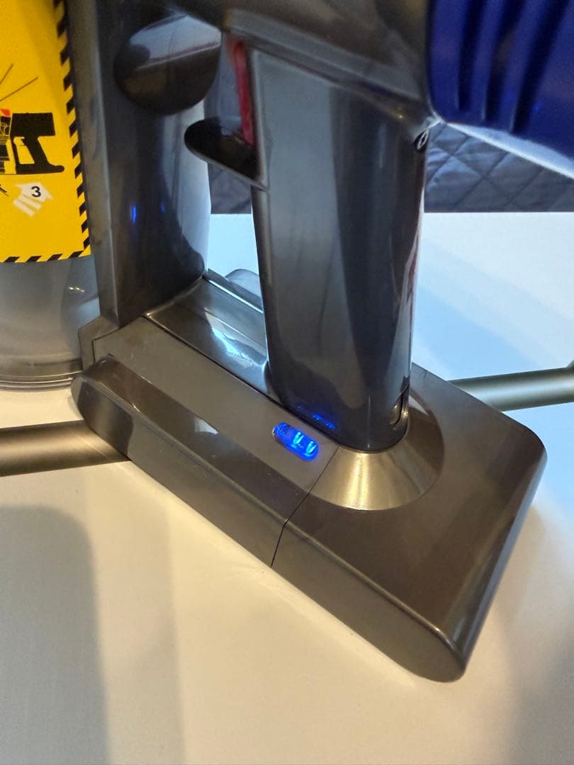 dyson v8 fluffy extra スティッククリーナー 本体