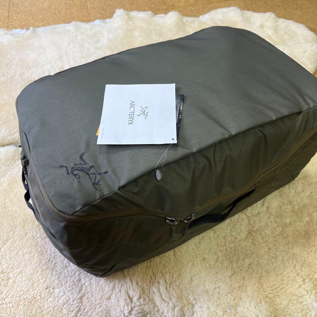 希少モデル新品タグ付き　ARC'TERYX バッグ カーキ　コンバートケース