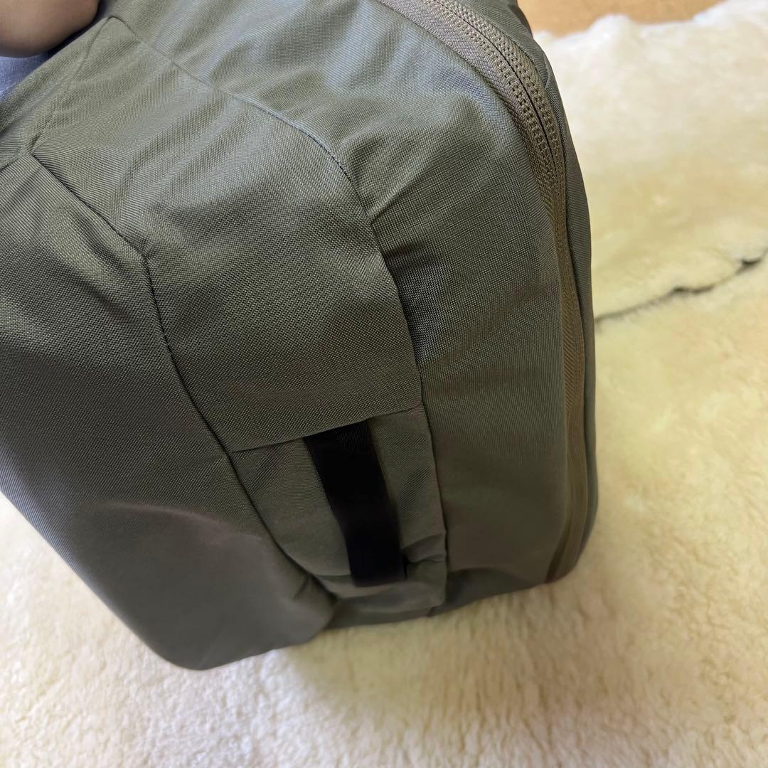 希少モデル新品タグ付き　ARC'TERYX バッグ カーキ　コンバートケース