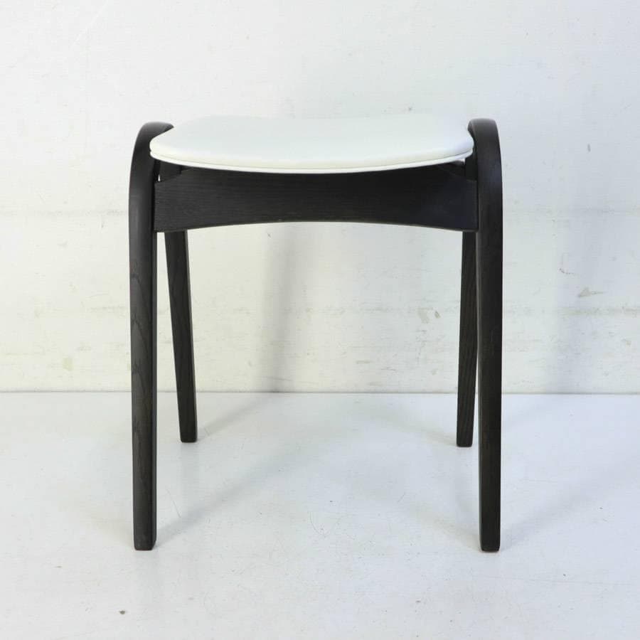 IDC大塚 秋田木工 No.202 剣持勇 スタッキングスツール PVC 白/黒