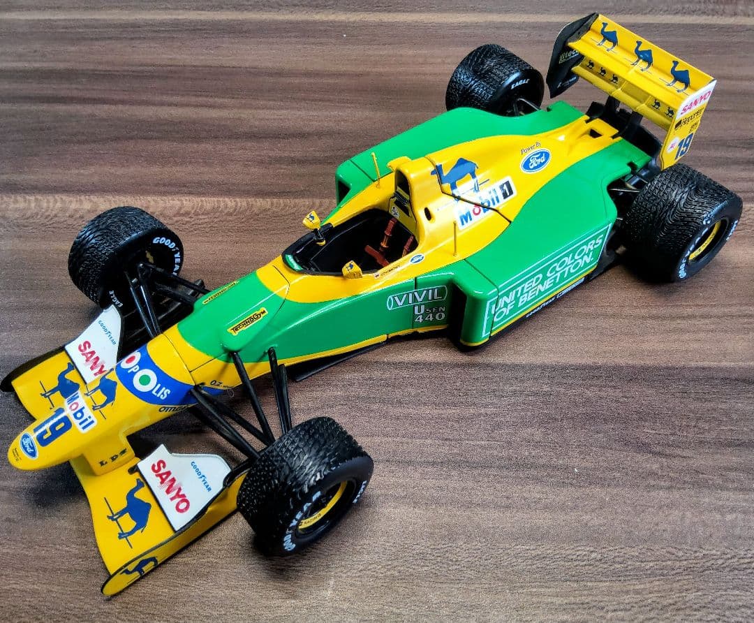 【極美品！】1/18 ミニチャンプス ベネトン フォード B192