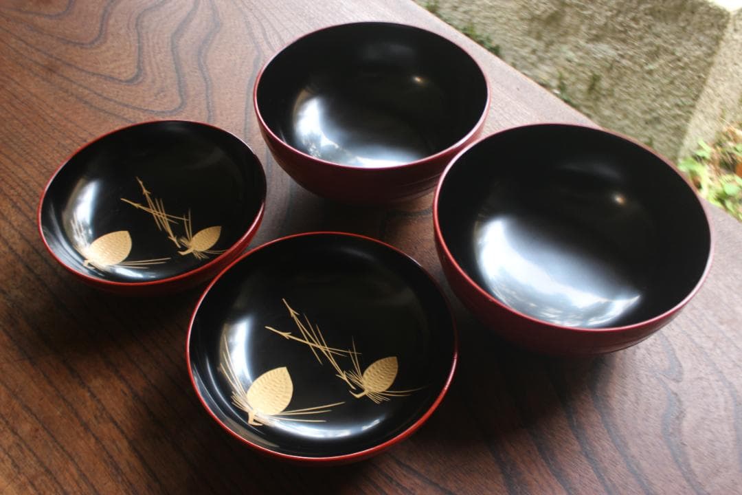 デッドストック！極上糸目朱漆に優美な松蒔絵の映える煮物椀2点（検輪島塗雑煮椀