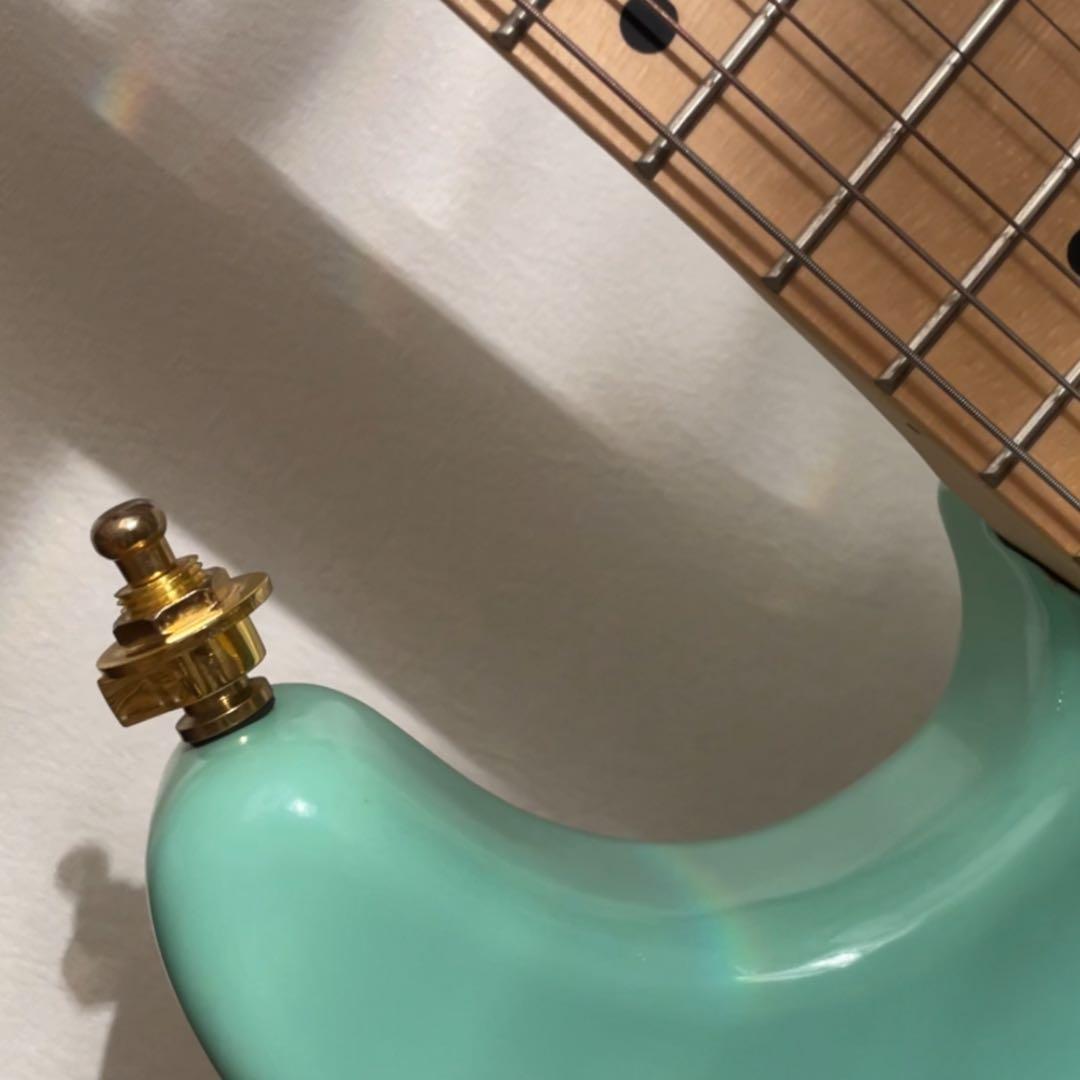 【カスタム済み】PLAYTECH ストラトタイプ(レインボートーン装備)