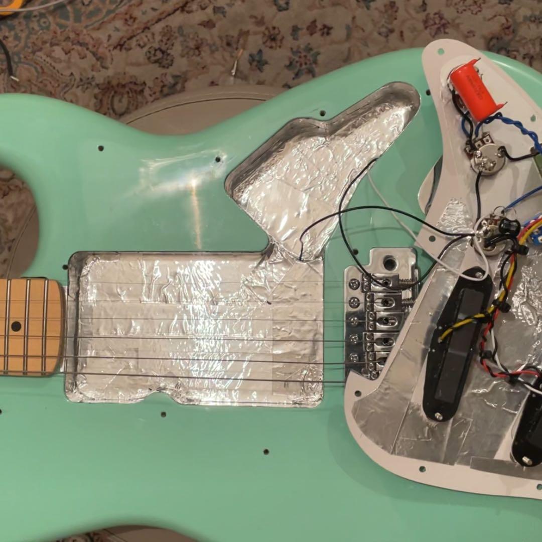 【カスタム済み】PLAYTECH ストラトタイプ(レインボートーン装備)