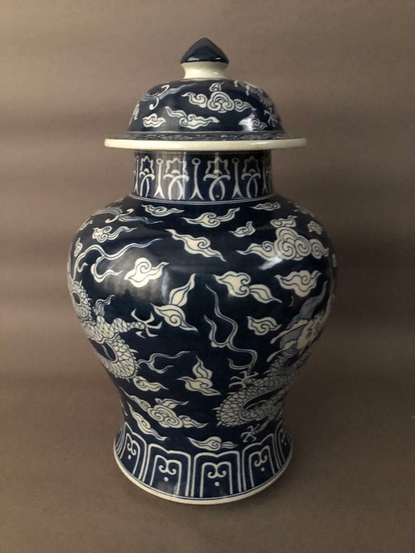 中国骨董　古美術　大明嘉靖年製　青花五爪龍紋壺、花瓶