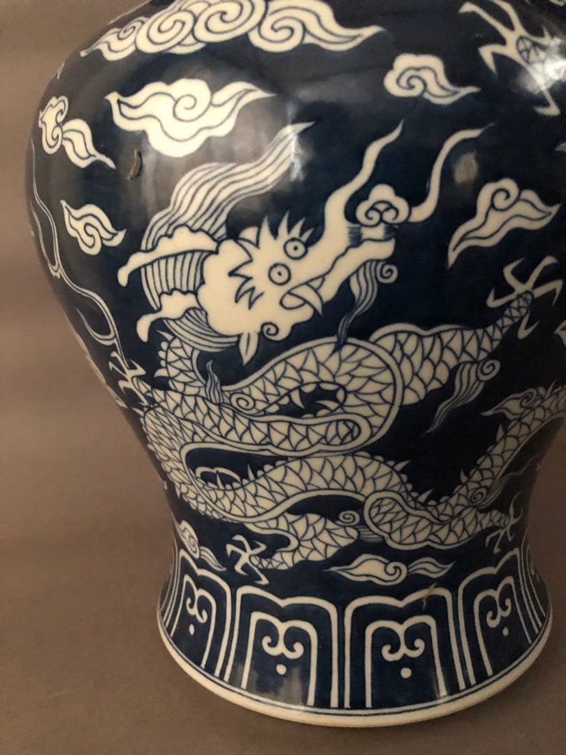 中国骨董　古美術　大明嘉靖年製　青花五爪龍紋壺、花瓶