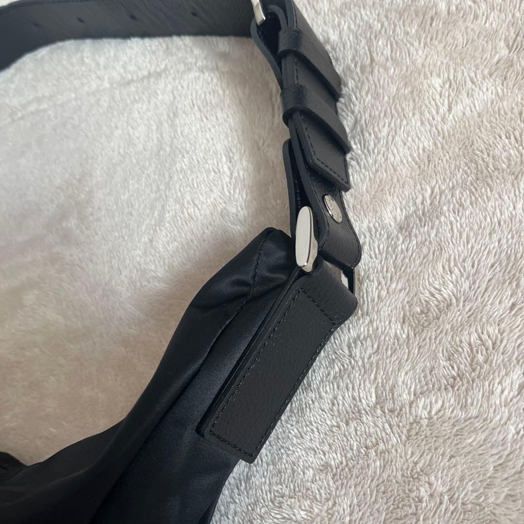 美品 ラウンドビッグショルダーバッグ　ボディバッグ　ブラック　2way 撥水