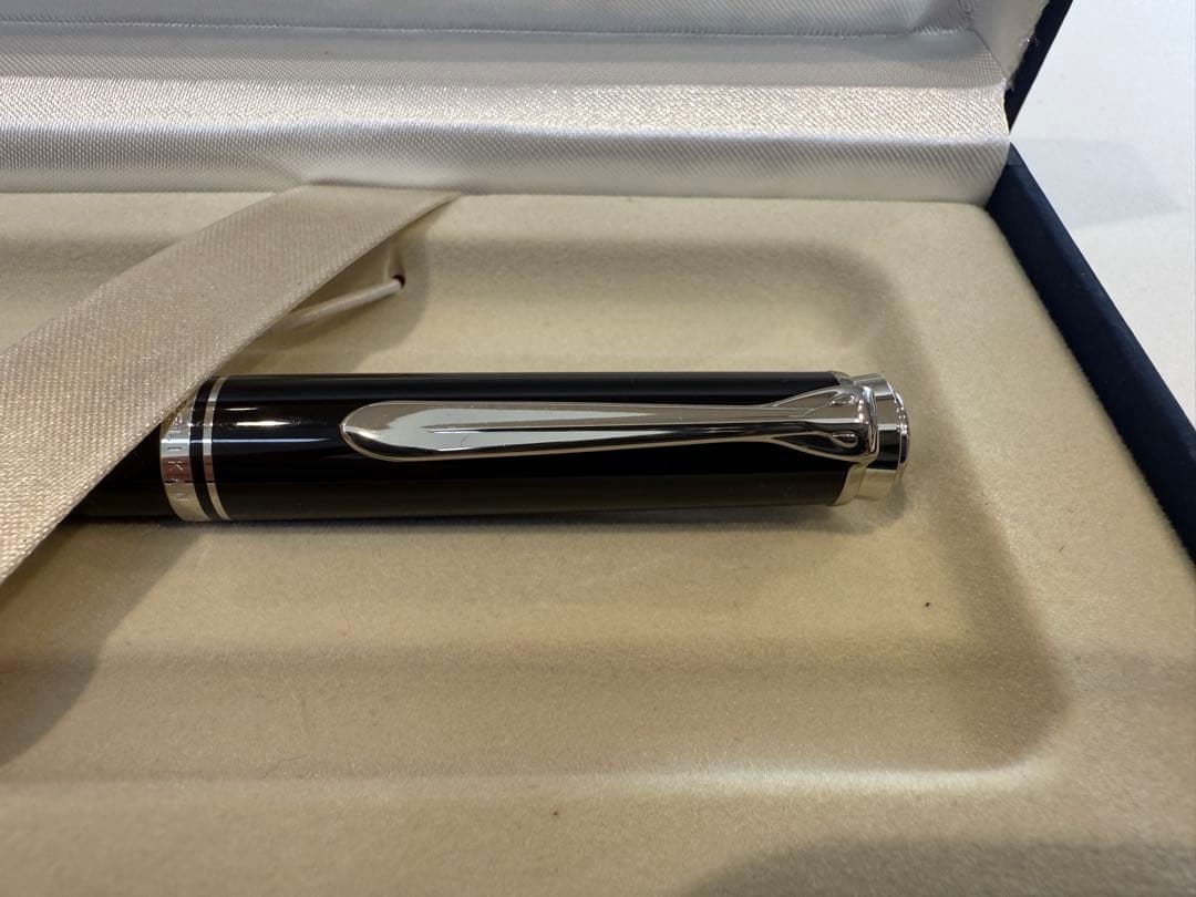 Pelikan 黒 ボールペン 本体　K805