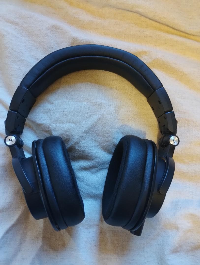 オーディオテクニカ 有線ヘッドホン ブラック 箱・収納ケース付 ATH-M50x