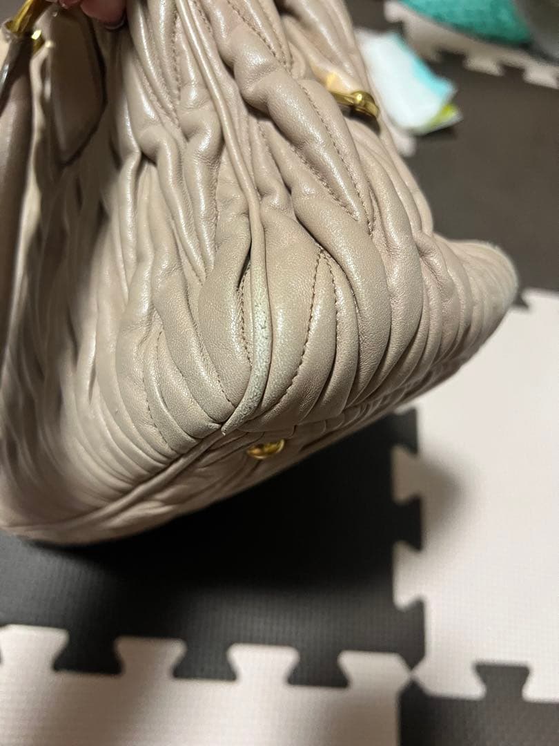 MIU MIU ピンクベージュ マテラッセ バッグ