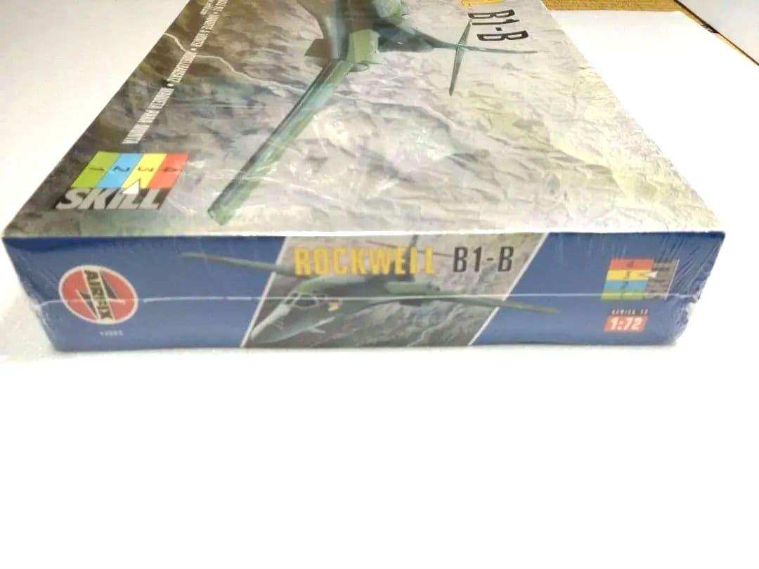 1/72ロックウェルB-1B可変翼超音速戦略爆撃機 飛行機プラモデル【レア商品】