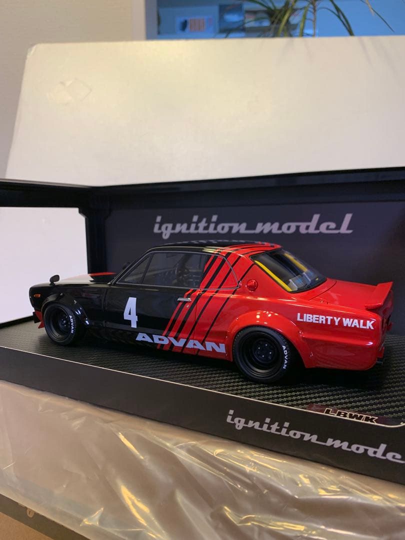 イグニッションモデル　1/18 LBWK ハコスカ アドバン