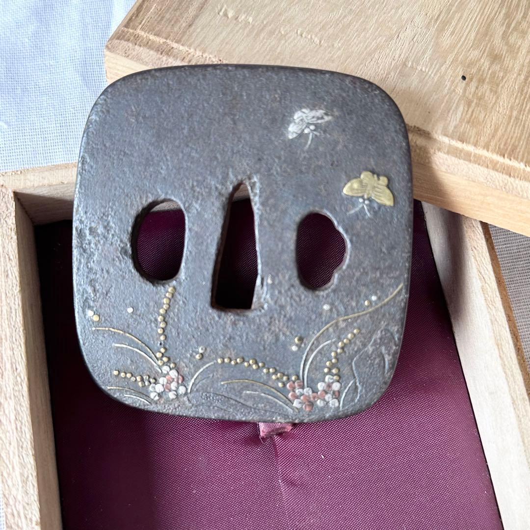 日本刀装具　鍔　蝶