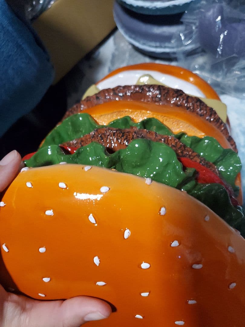 ハンバーガー形状スツール