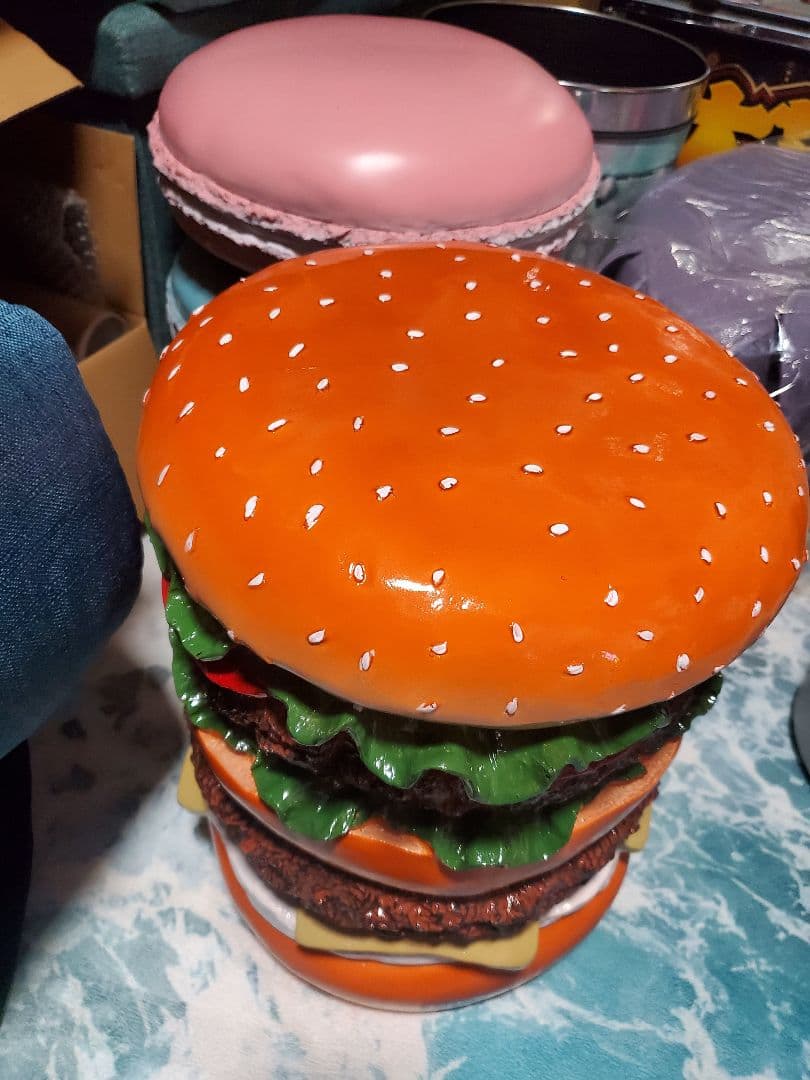 ハンバーガー形状スツール