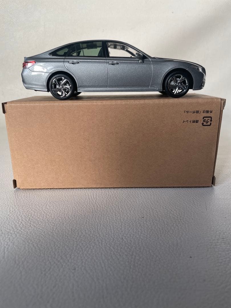 トヨタ クラウン RS Advance ミニカー ② 1L5 プレシャスメタル