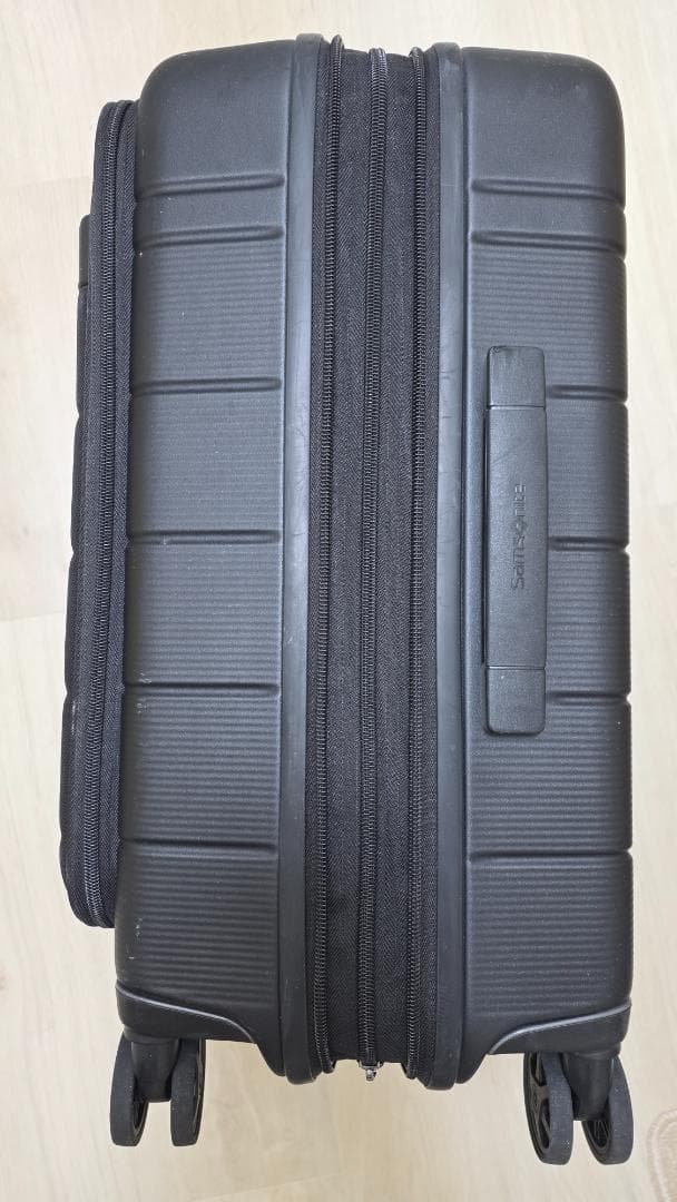 サムソナイト NEO POD スピナーエキスパンダブル 機内持ち込み可