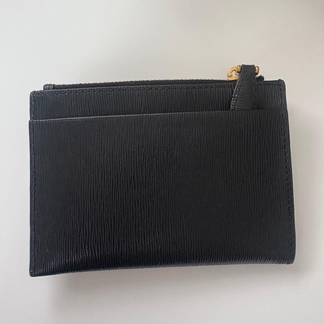 【美品】プラダ サフィアーノ レザー フラグメントケース ブラック