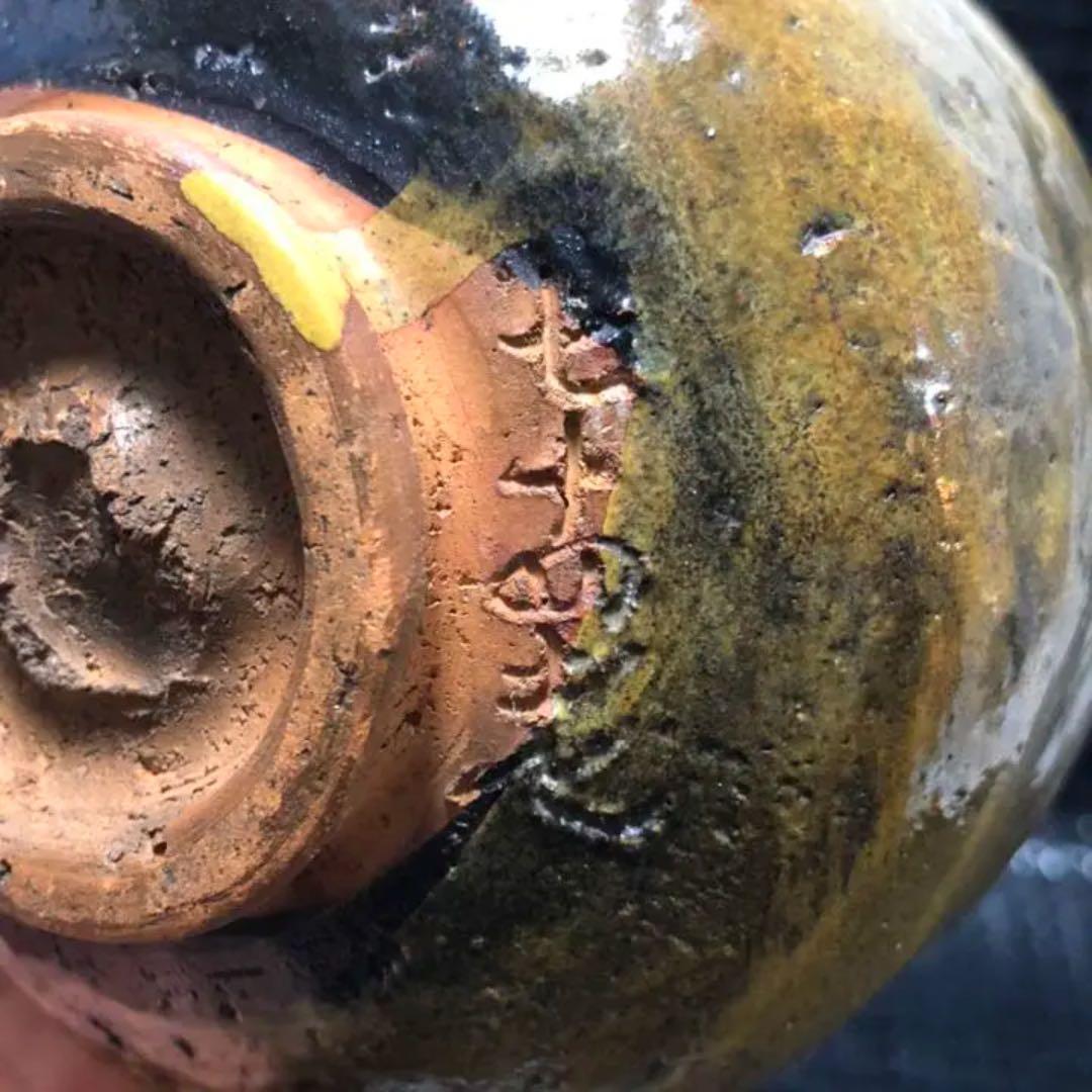 遺品整理◼️蔵から出てきたかなり雰囲気のある謎の釉薬がかけられた抹茶茶碗