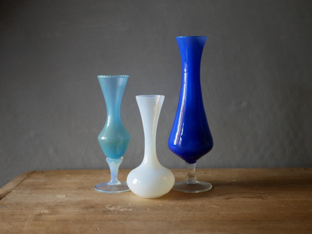 ロイヤルブルーのフラワーベース　フランスヴィンテージ　ブロカントのある暮らし