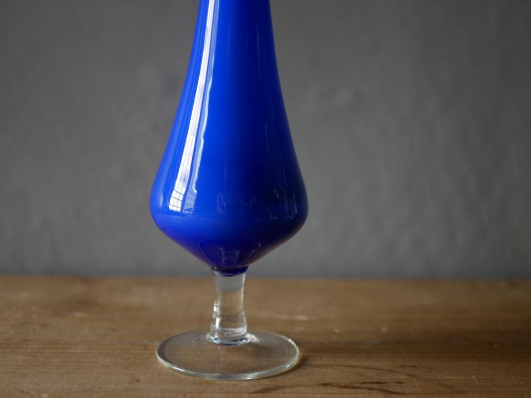 ロイヤルブルーのフラワーベース　フランスヴィンテージ　ブロカントのある暮らし