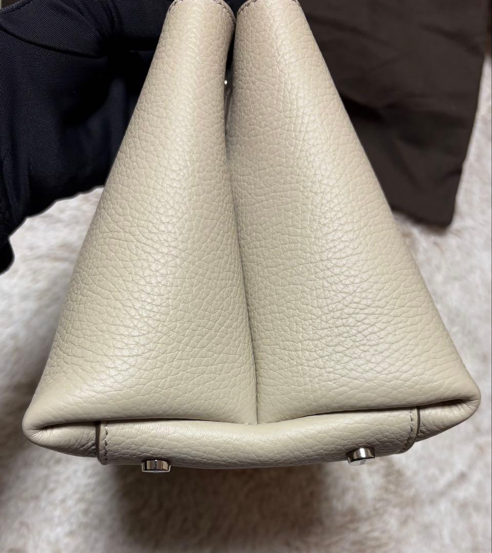 美品！トッズ　レザーバッグマイクロ現行品