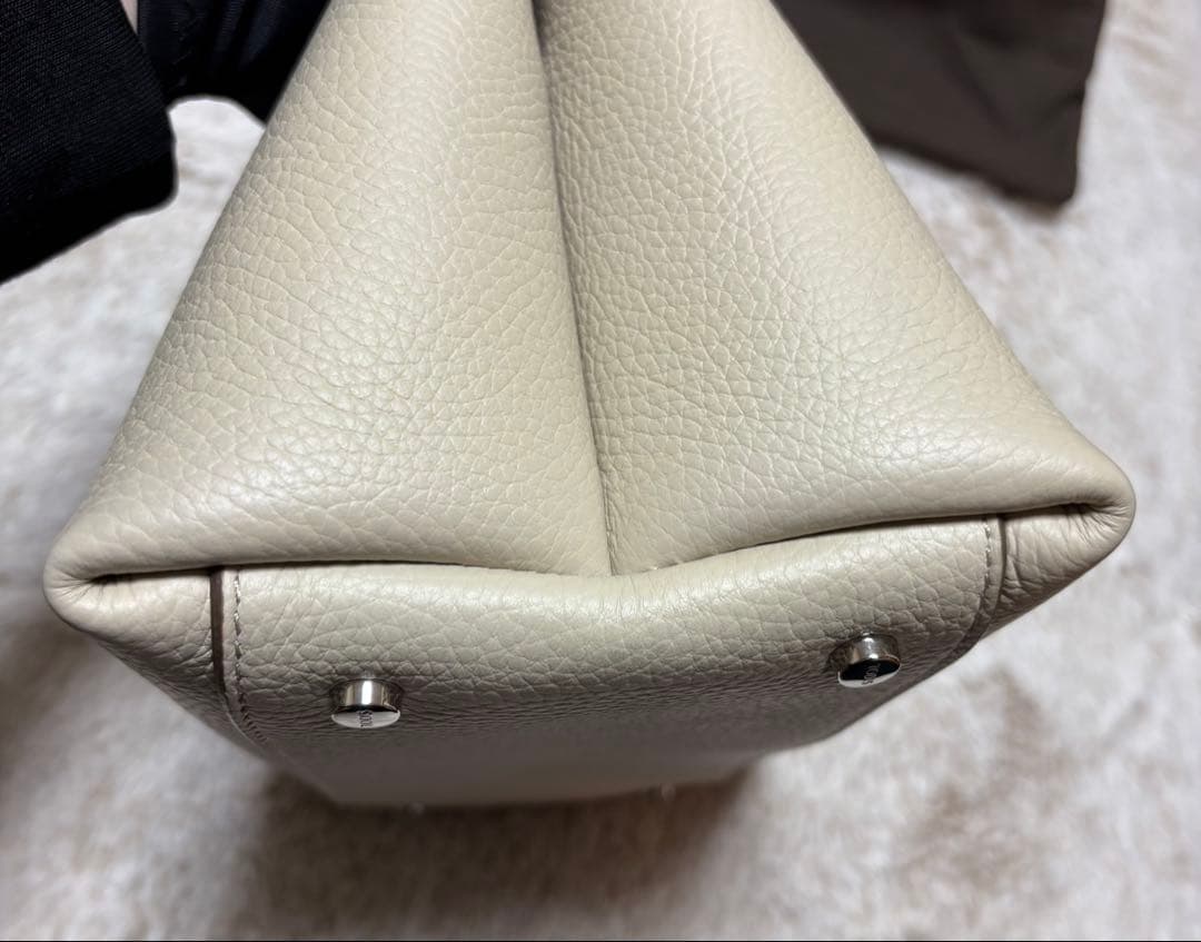 美品！トッズ　レザーバッグマイクロ現行品