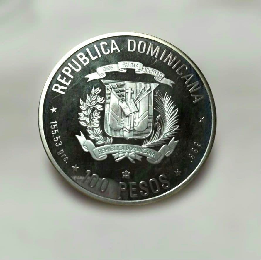 ドミニカ共和国 100ペソ 記念メダル　重さ 約155㌘　１個