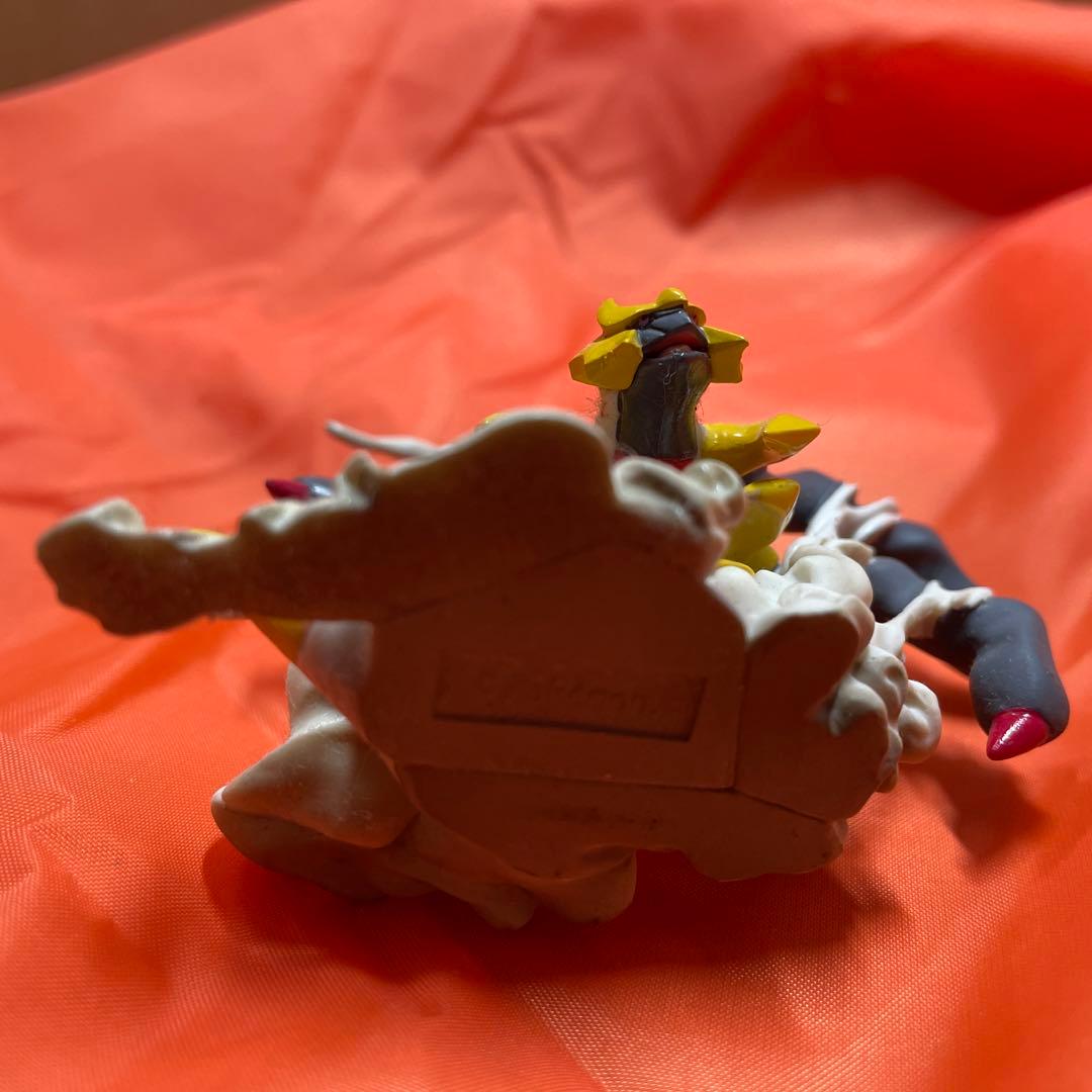 ギラティナ　フィギュア