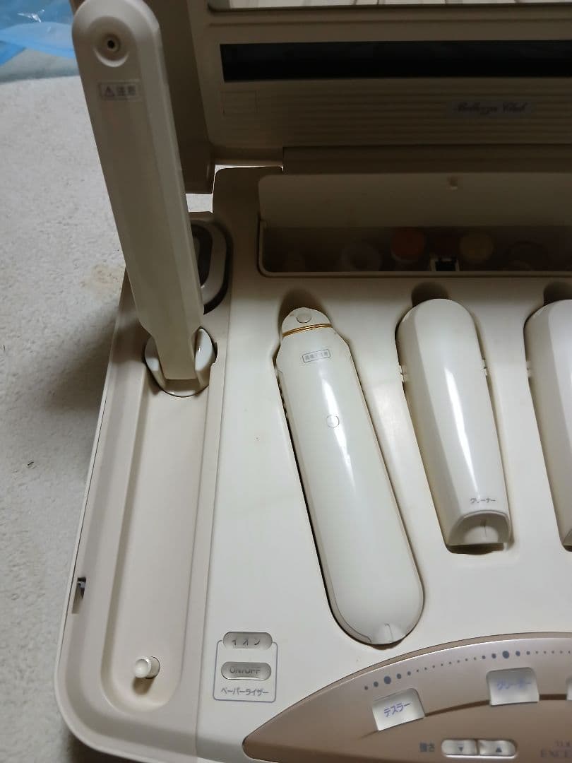美顔器 ４種類のアタッチメント付き ベレッツァクラブジャバン　ジャンク品