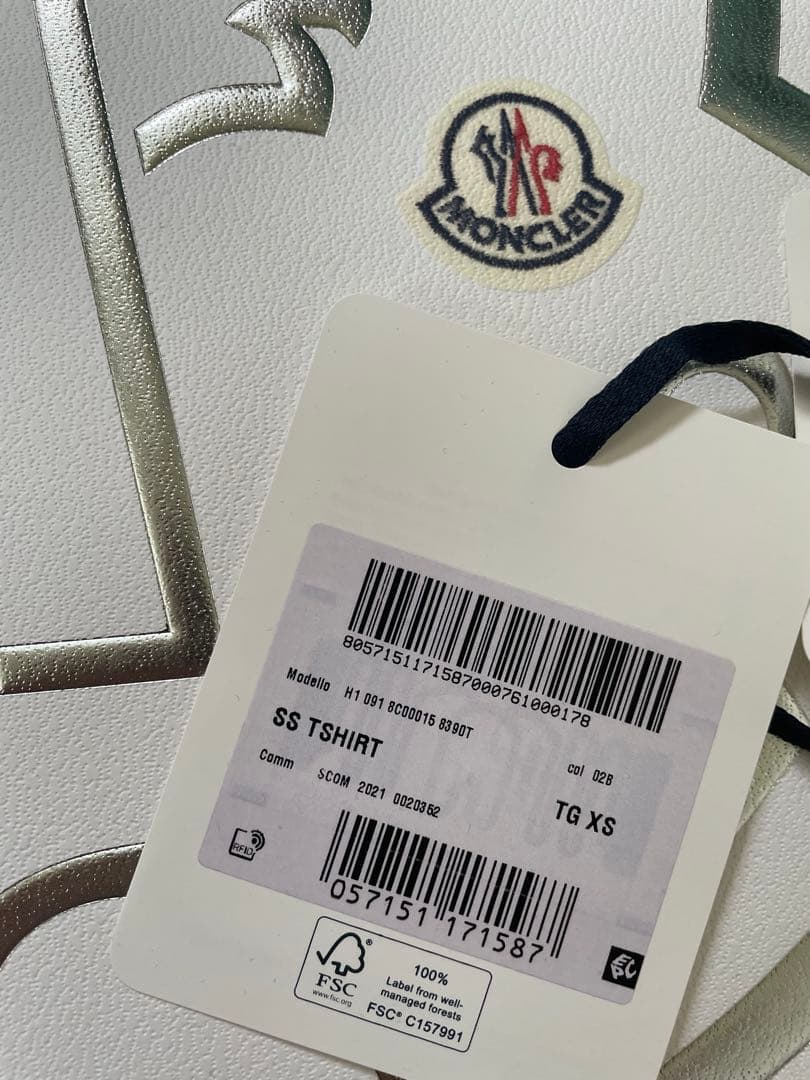MONCLER スタッズ付きクリームTシャツ　未使用品