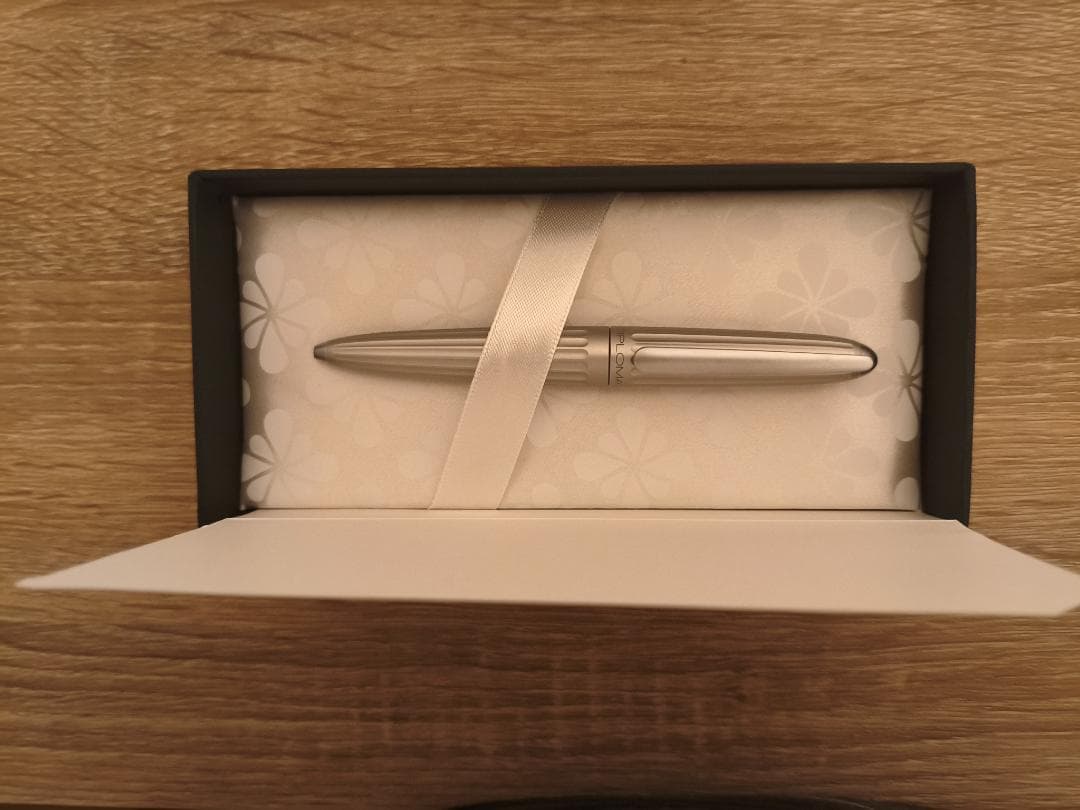 DIPLOMAT AERO(アエロ)ボールペン マットシルバー　ギフトボックス付