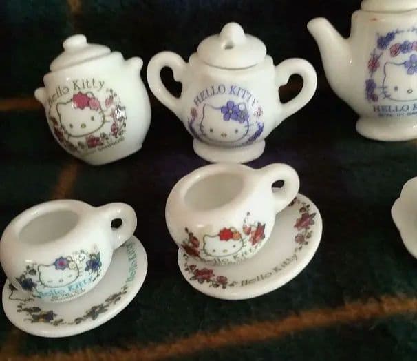 チャーミーキティ　ばらのティーセット　ミニチュア食器　ハローキティ サンリオ