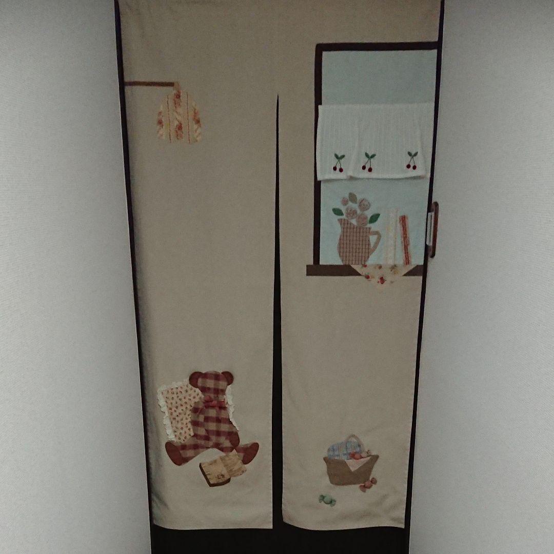MANY ハンドメイド　クマのアップリケ付き暖簾