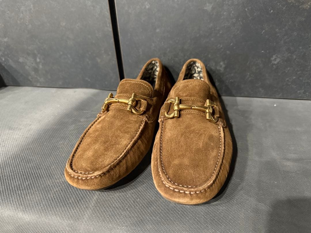 フェラガモ　ブラウン スエード モカシン　未使用