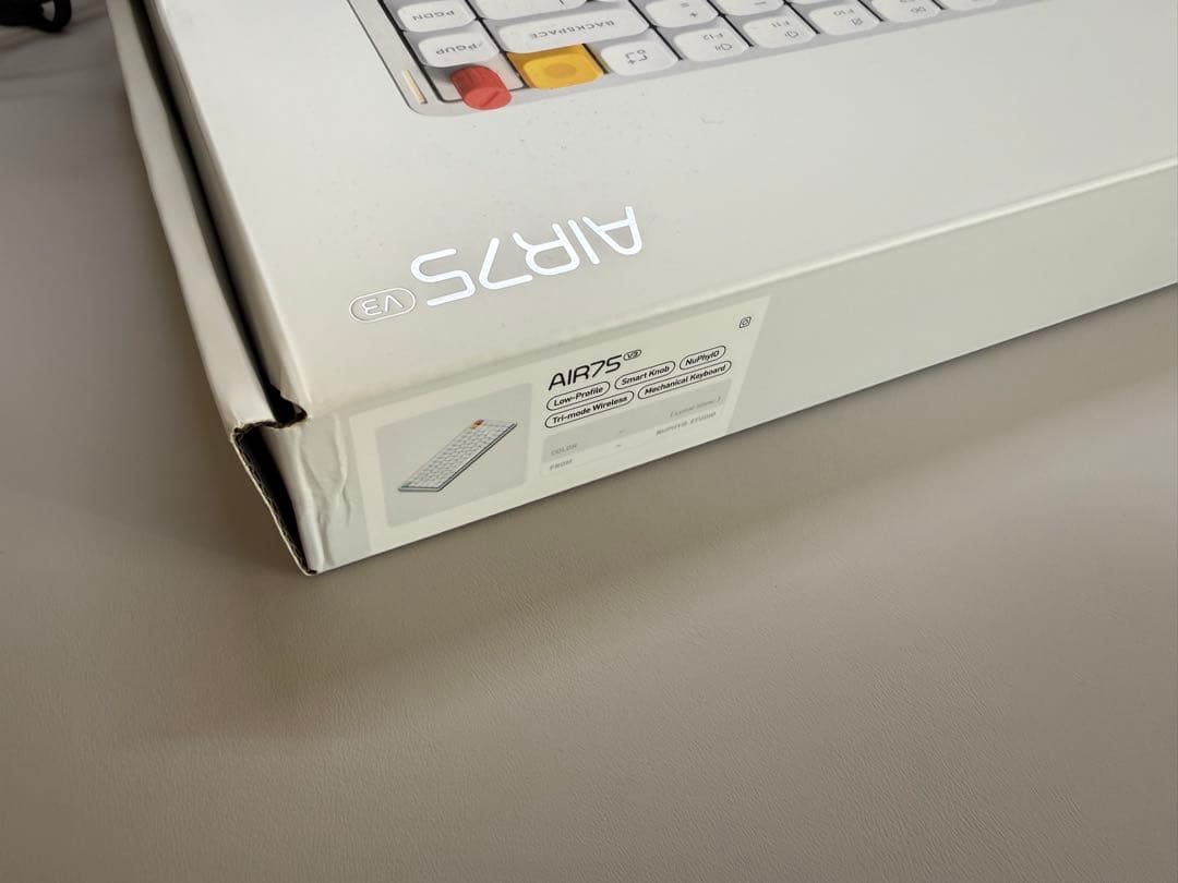 Nuphy Air75 V3 （ホワイト・茶軸・US配列）