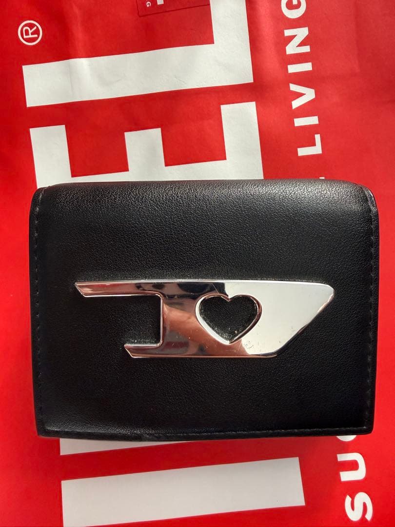 ディーゼル財布　ロゴハート型