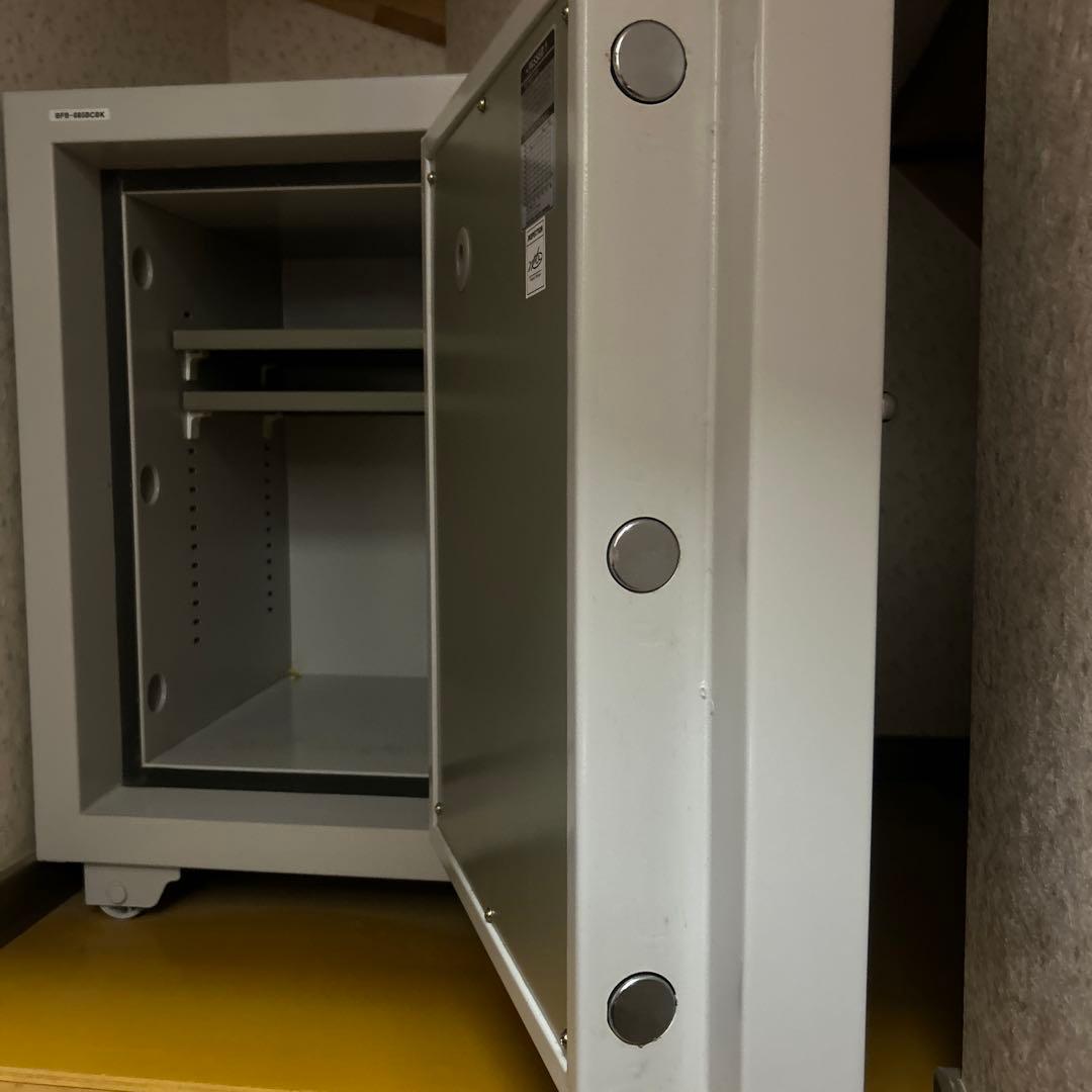 耐火金庫　たのメル便でお届け致します。引取りの場合は2万円です！