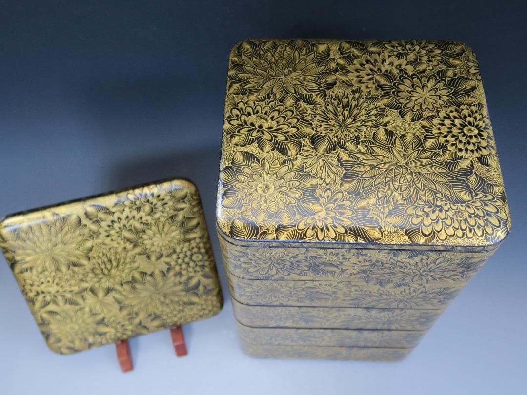 【輪島塗】極上総菊詰沈金 五段重箱 内朱塗 隅丸 蓋二枚 蓋横菊彫 天然木 共箱