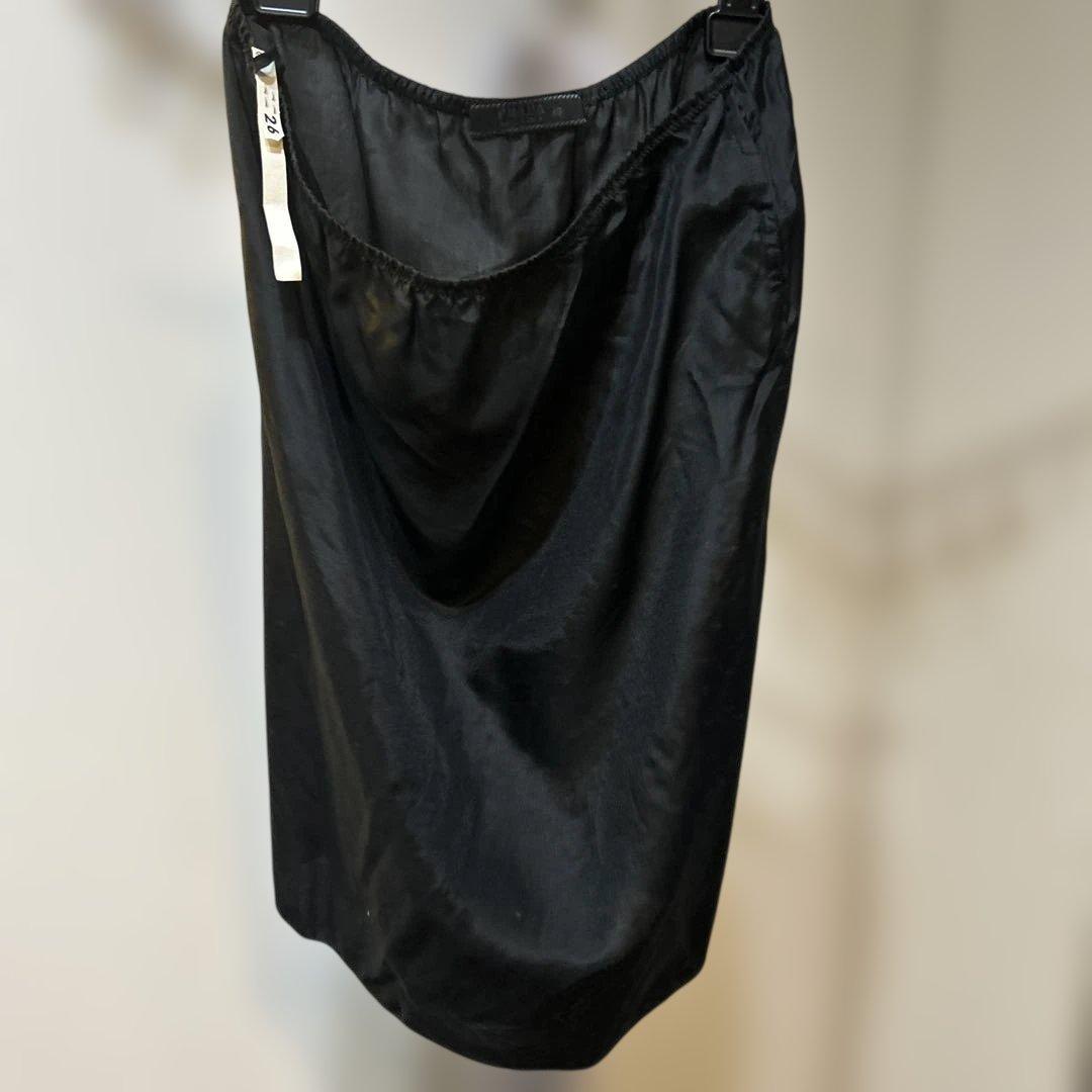 プラダ　ダークグレー ひざ下スカート