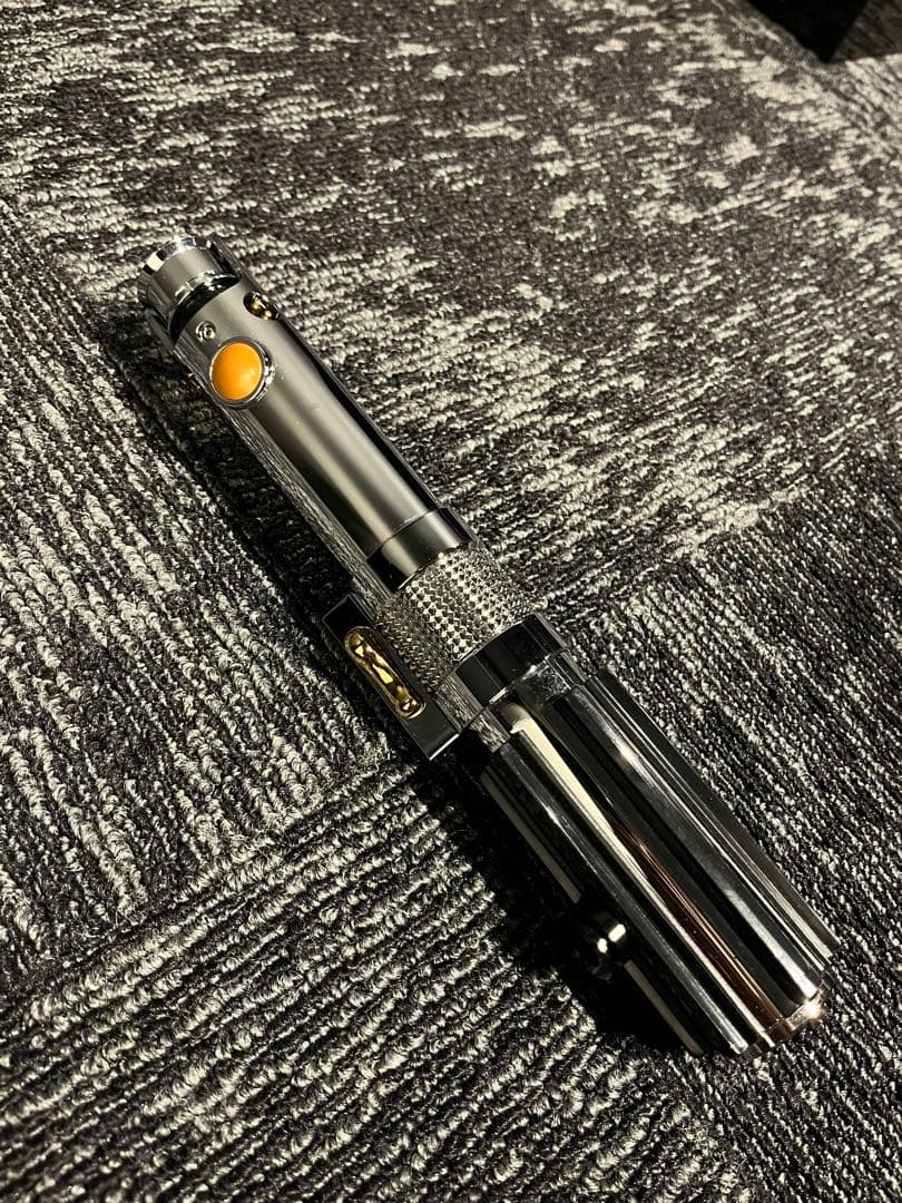 カスタムライトセーバー【AnakinDrama Variant】ロゴ入り台座付