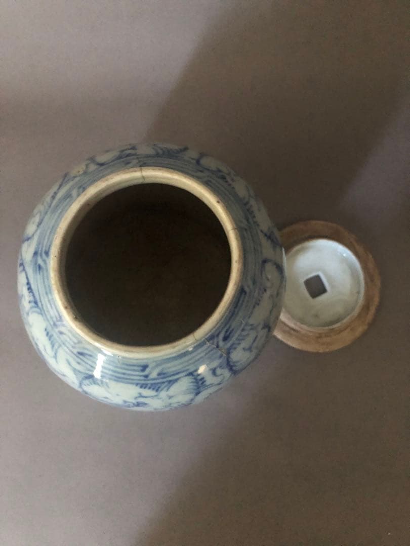 中国骨董　古美術　草文　穴あき蓋付壺