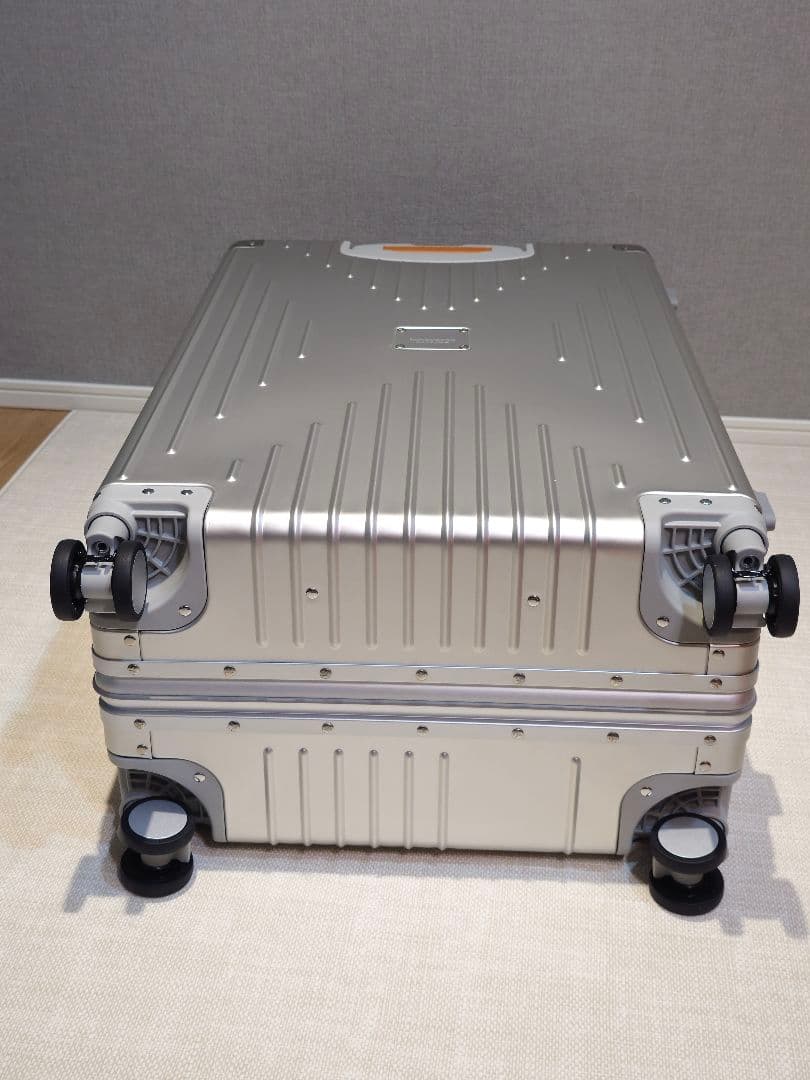 【オンライン完売中】【新品未使用】INNOVATOR RESA キャリーシルバー