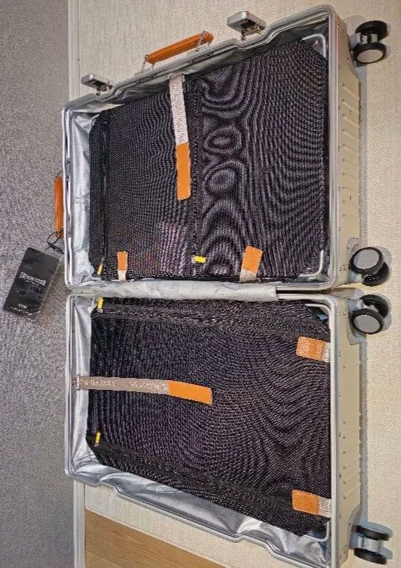 【オンライン完売中】【新品未使用】INNOVATOR RESA キャリーシルバー