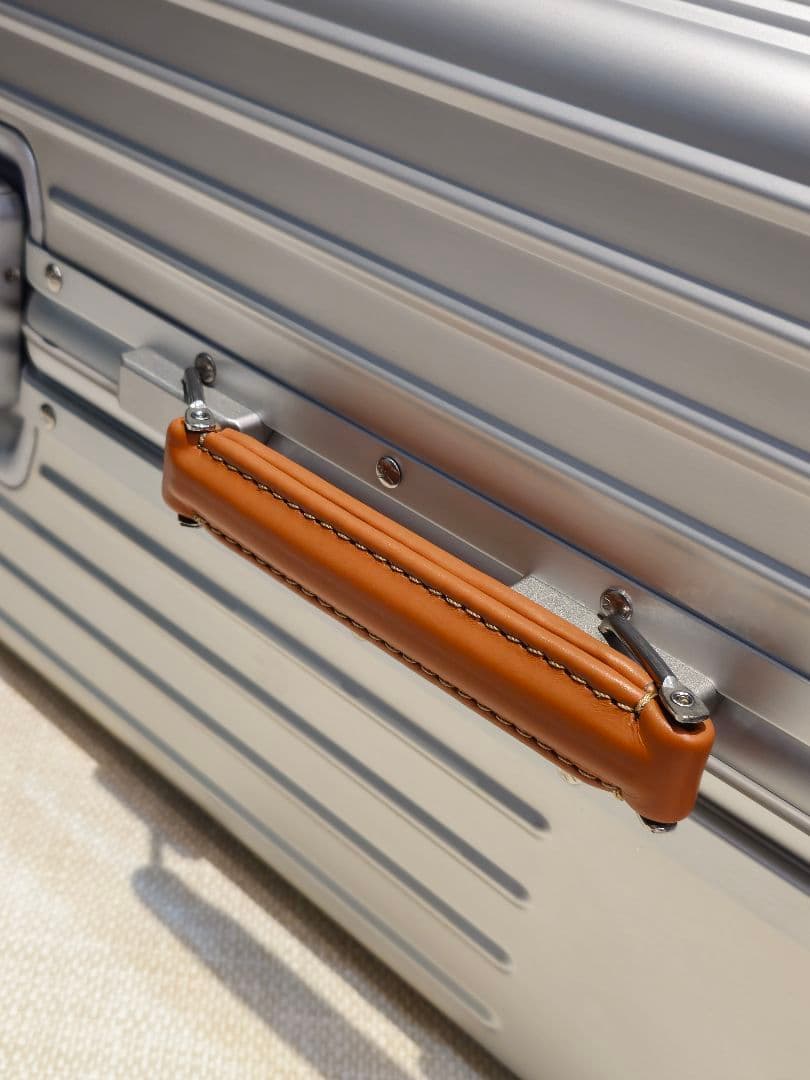 【オンライン完売中】【新品未使用】INNOVATOR RESA キャリーシルバー