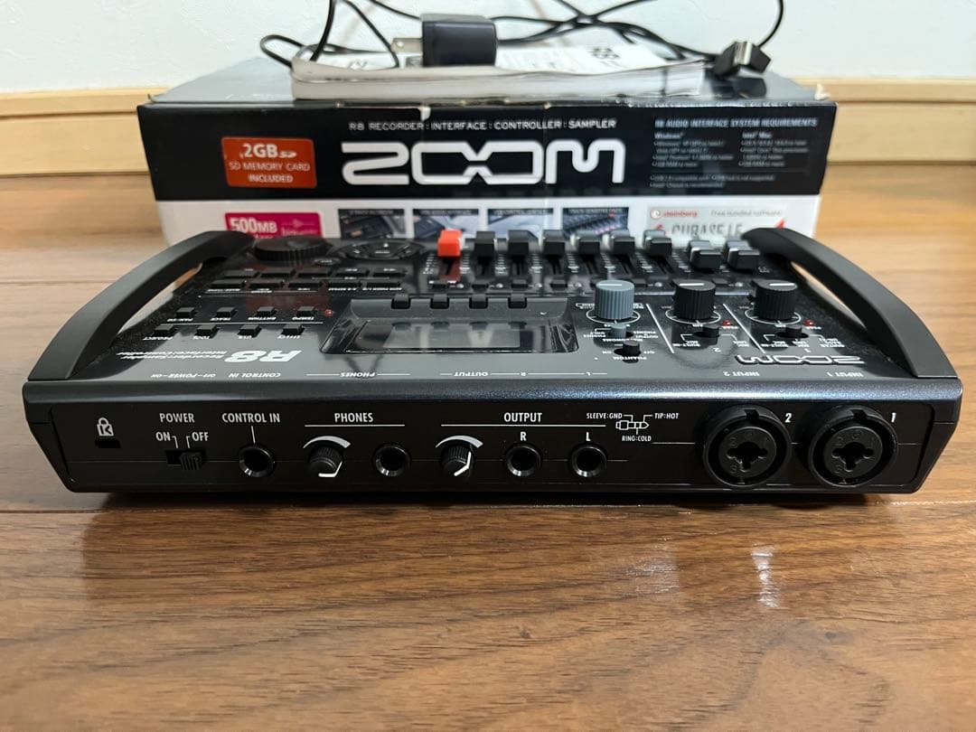 【美品】ZOOM R8 マルチトラックレコーダー オーディオインターフェース