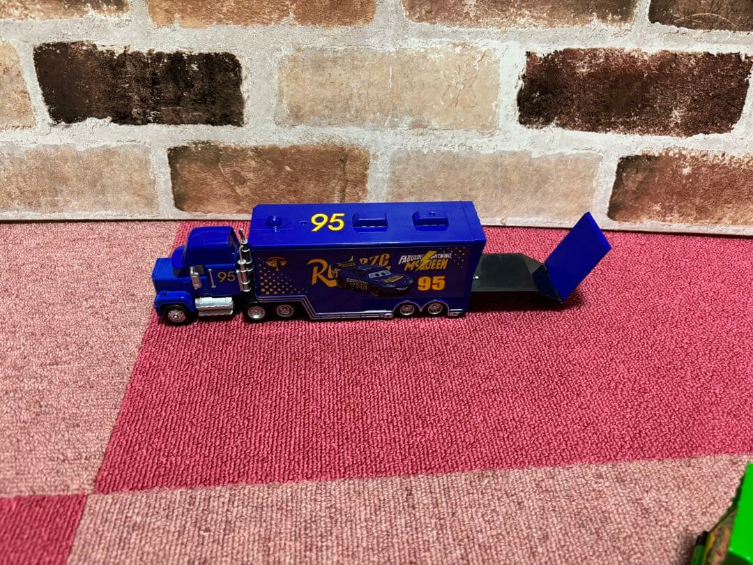 【新品】　カーズ　マックトラック トレーラー 7台セット　限定出品