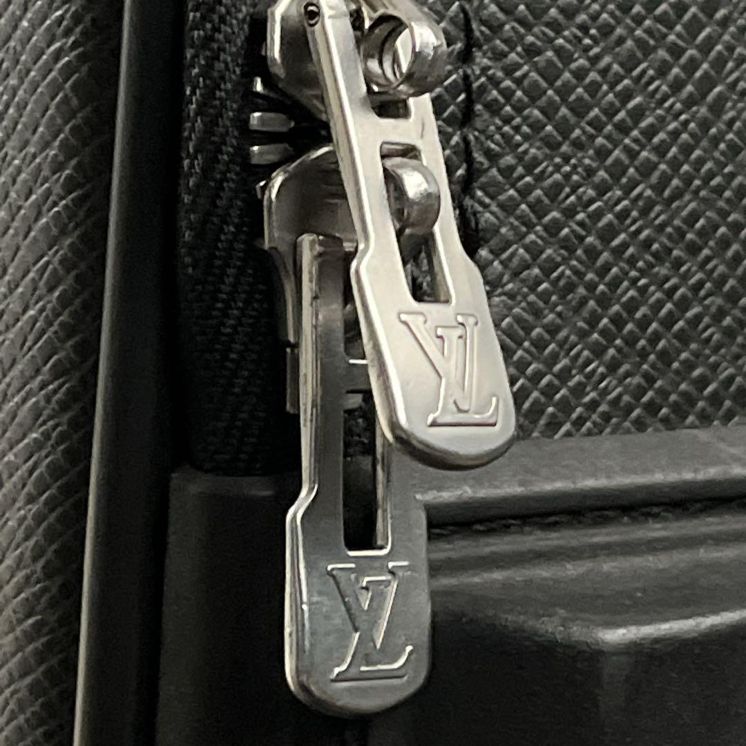 ルイヴィトン　ペガス55 キャリーケース　タイガ　トラベルバッグ　レザー　黒