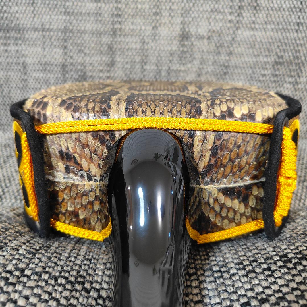 沖縄三線 本蛇革 沖縄音楽館 爪・ケース付き 黒金